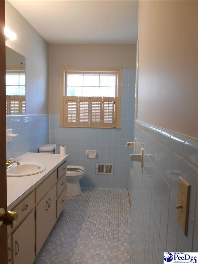 Building Photo - 1234 Manorway Dr