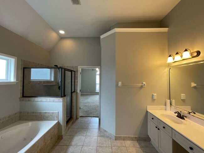 Building Photo - 5 BEDROOMS, great home located in Olive Br...