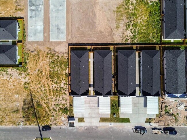 Building Photo - 608 N Onyx Ave