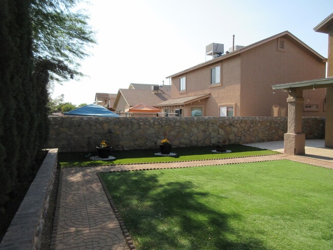 Building Photo - 14310 Island Point Dr