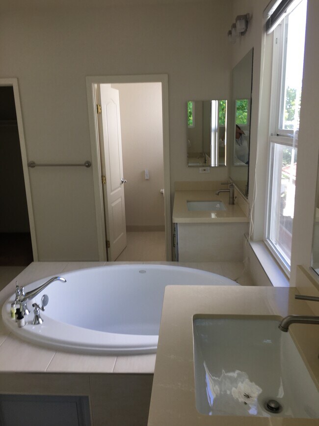 Building Photo - 27 Newport Landing Dr