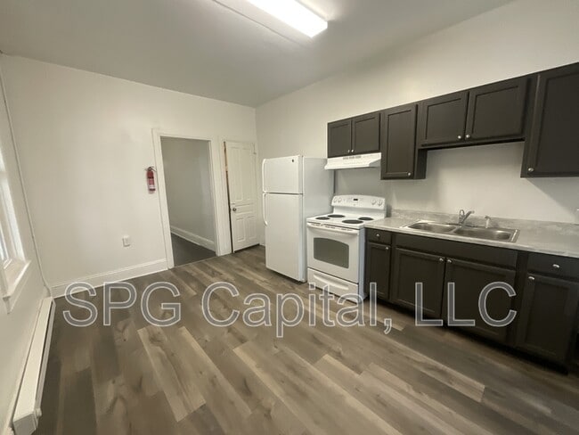 Building Photo - 301 N Newberry St