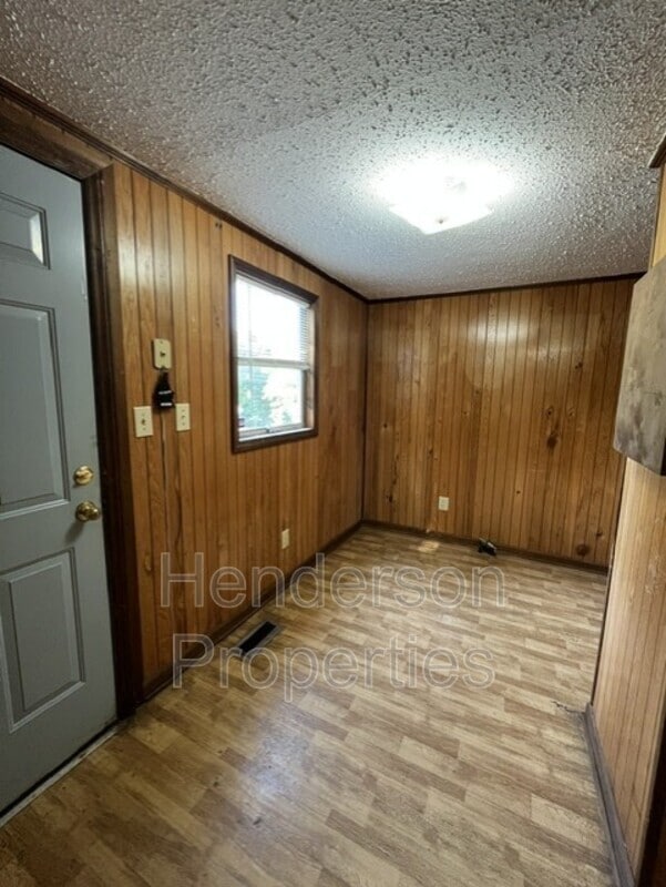 Building Photo - 529 Barringer Chapel Rd