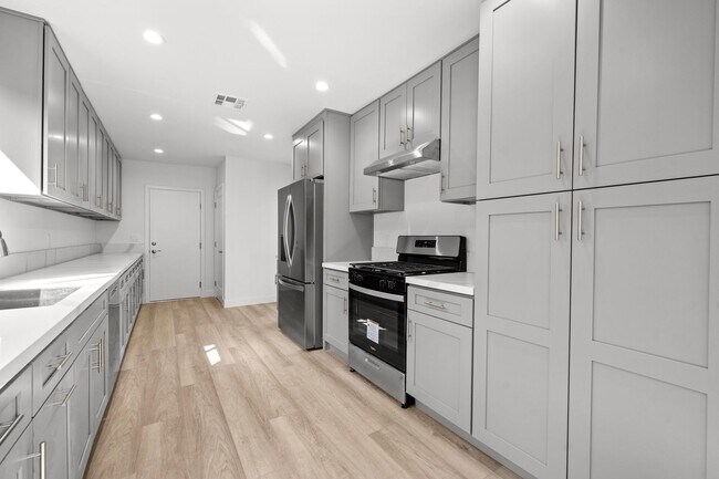 Building Photo - Stunning Fully Renovated 2 Bedroom 2 Bathroom Home