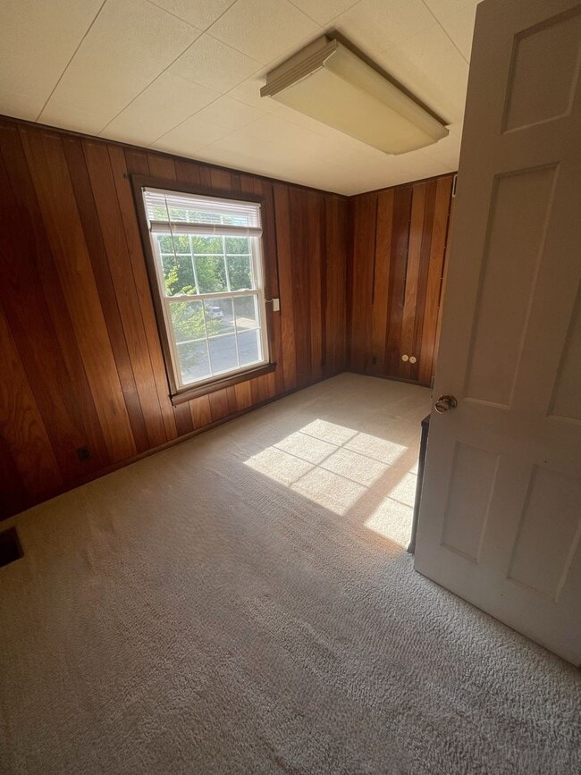 Building Photo - Spacious Four Bedroom Home Available Summer of 2026!