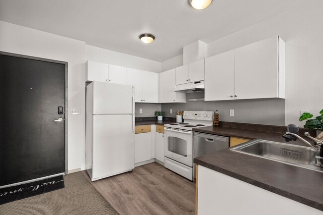 Building Photo - Top-Floor Studio with Stunning Views in Capitol Hill