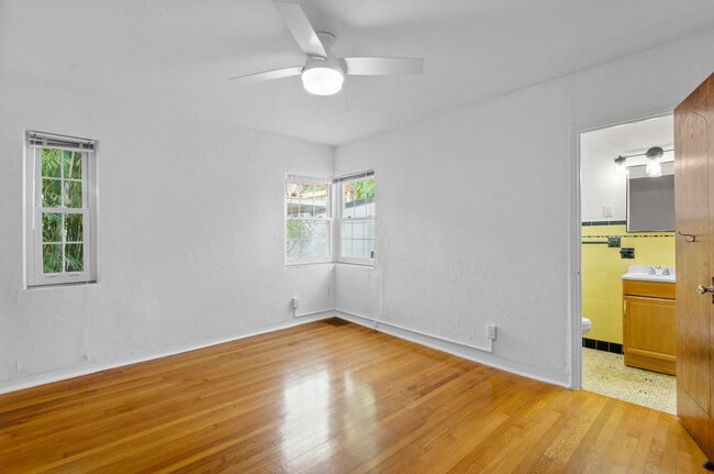 Building Photo - 717 19th Ave N