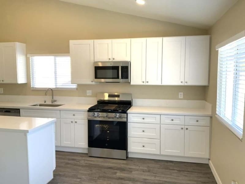 Building Photo - 903 N Forest Ave