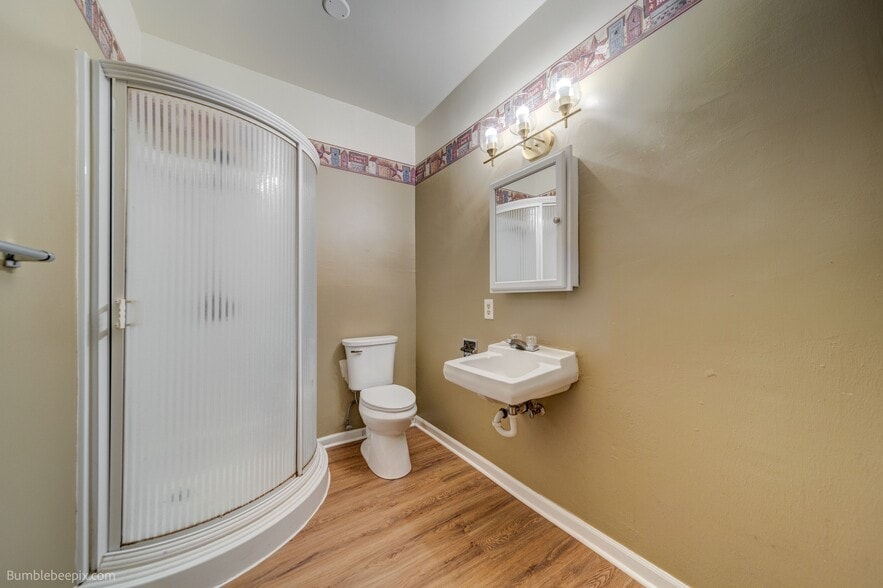 Building Photo - 802 Pine St