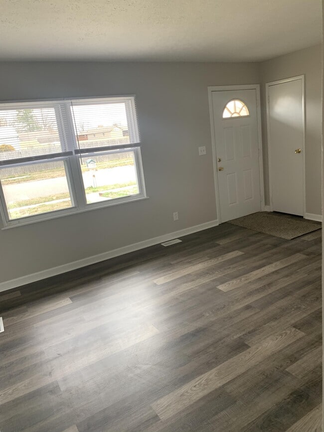 Building Photo - 3908 Carpenter Dr