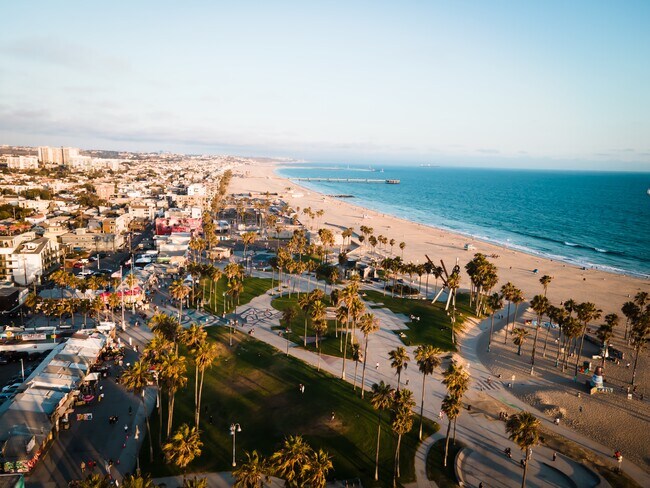 Building Photo - 20 17th Ave