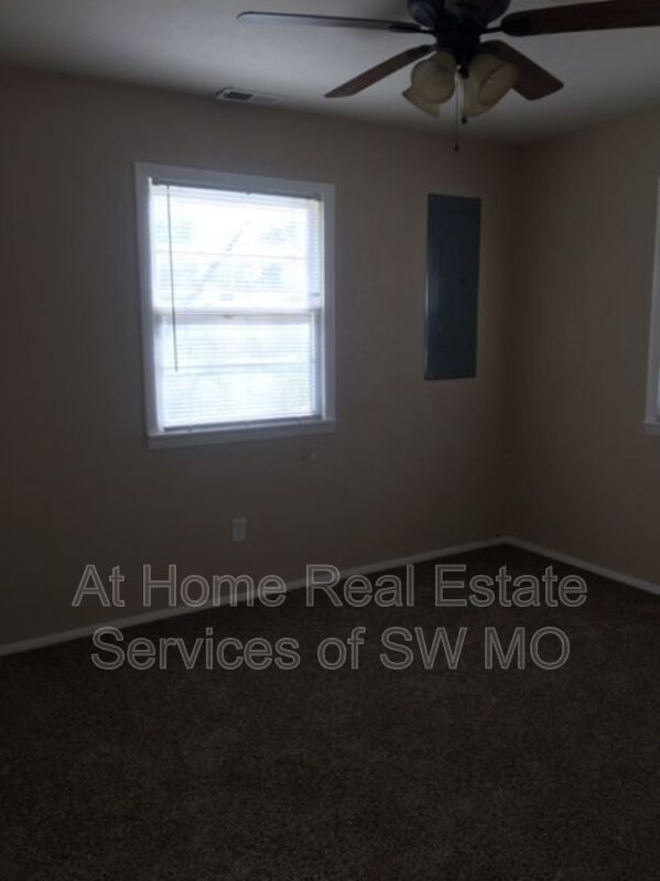 Building Photo - 2810 W College St