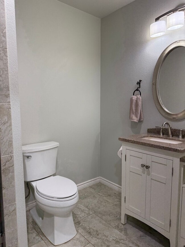 Building Photo - Beautiful modern farmhouse with 5 bedrooms...