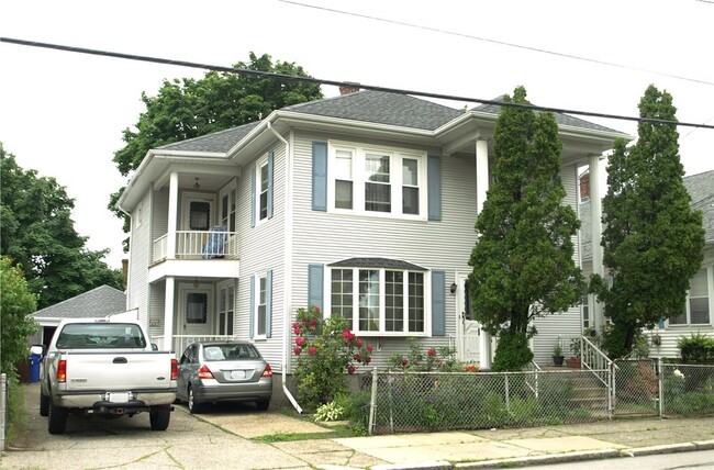 Building Photo - 117 Robinson Ave