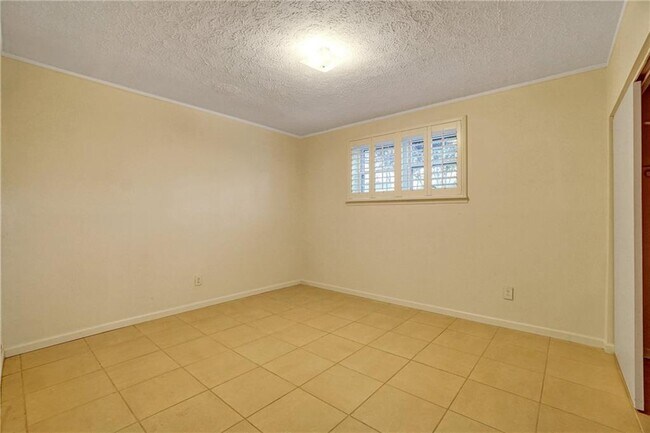 Building Photo - 648 Cativo Dr SW