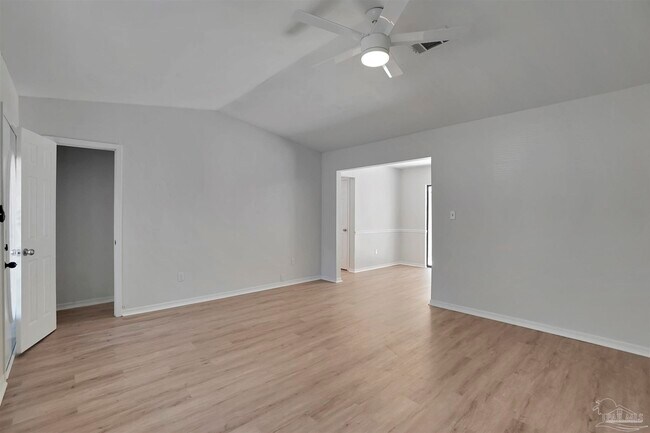 Building Photo - 10601 Silver Creek Dr