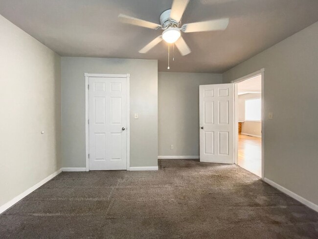 Building Photo - PRELEASING for AUGUST! Close to Campus