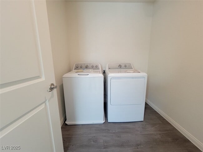 Building Photo - 8418 Sycamore Crk St