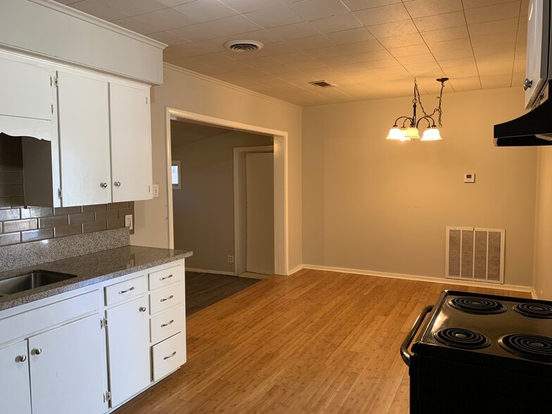 Kitchen - 816 1st St