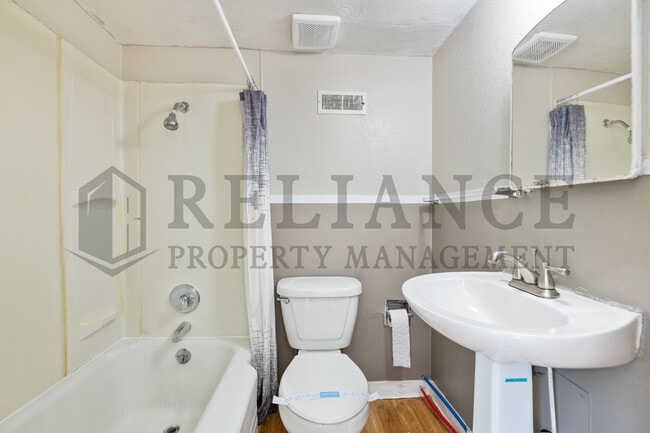 Building Photo - 1146 S Pattie St
