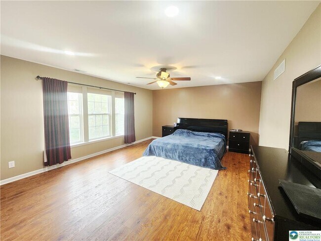 Building Photo - 8858 Pathfinder Rd