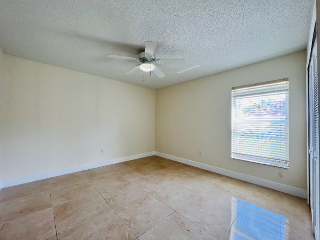 Building Photo - 3909 Yellow Finch Ln