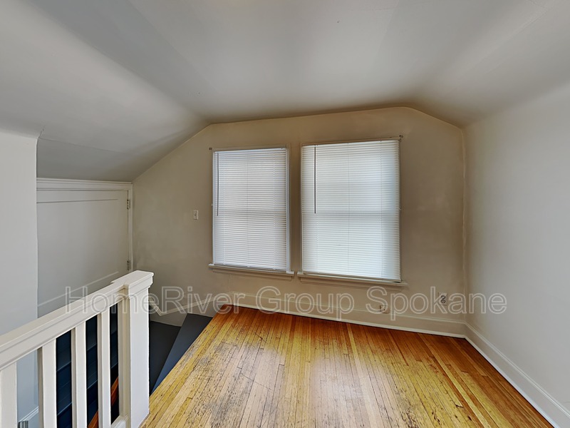 Building Photo - 3104 E 30th Ave