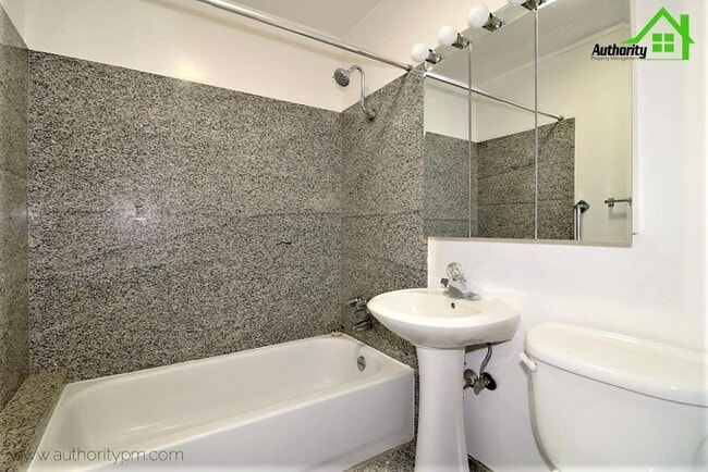 Building Photo - 6195 Verde Vale Ct