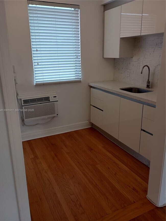 Building Photo - 535 74th St