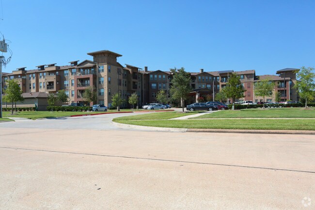 Sugar Land Senior Living - Sugar Land, TX | Apartment Finder