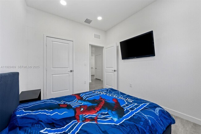 Building Photo - 757 SW 11th St