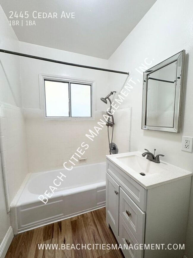 Building Photo - 2445 Cedar Ave