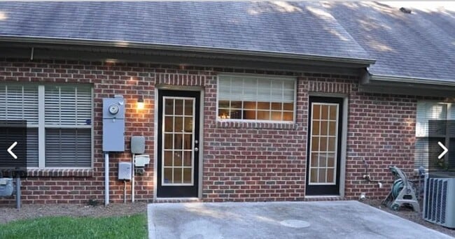 Building Photo - 858 Jarman Dr