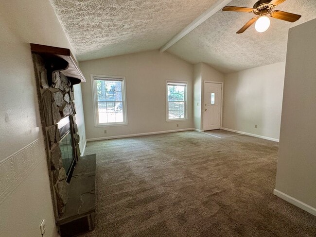 Building Photo - 3Bed/2Bath Lake Monticello Rental