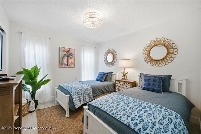 Building Photo - 4262 Biscayne Dr