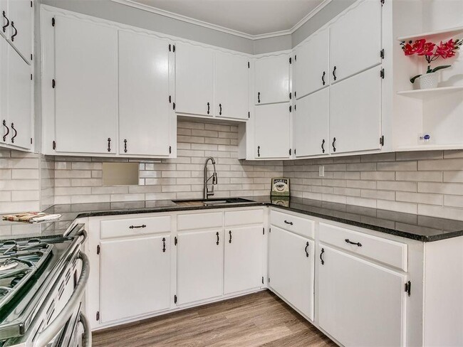 Building Photo - Remodeled 3 Bedroom Bungalow in OKC's Plaz...