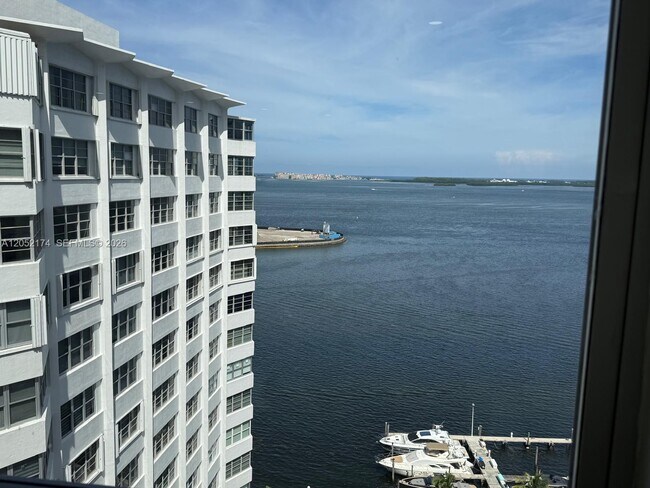 Building Photo - 999 Brickell Bay Dr