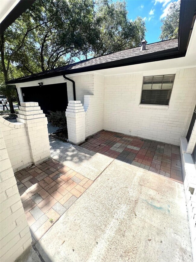 Building Photo - 2719 Tinechester Dr