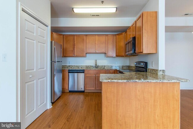 Building Photo - 1704 Shallcross Ave