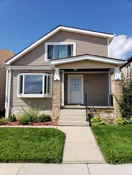 Primary Photo - 2802 S Chicago Ave