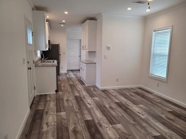 Building Photo - 5600 Jennie St