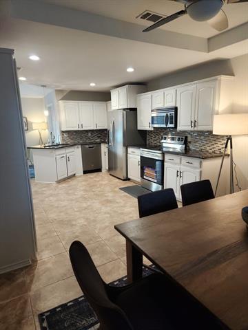 Building Photo - 16235 Red Wood Cir N