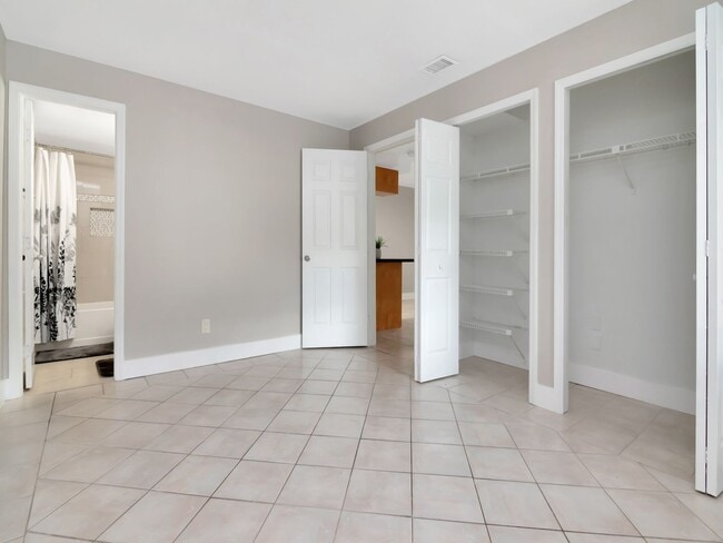 Building Photo - Ground Floor 2 Bedroom 2 Bath - Gated Comm...