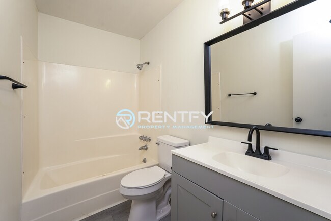 Building Photo - 2270 Sunderland Rd