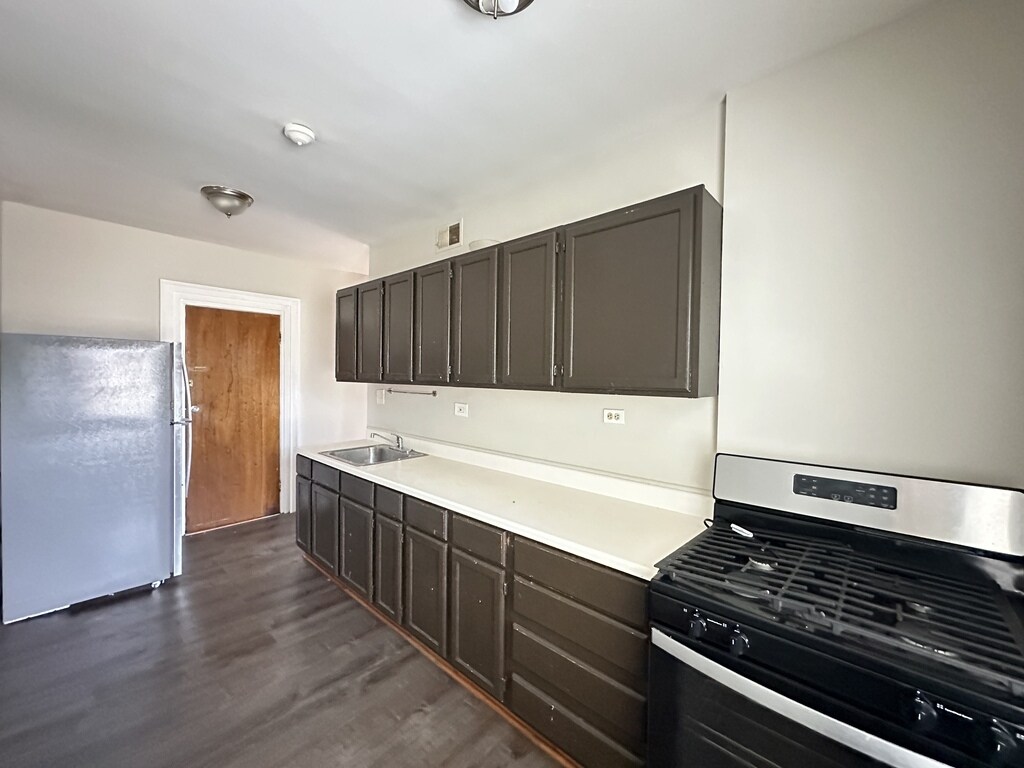 Building Photo - 6710 S Claremont Ave