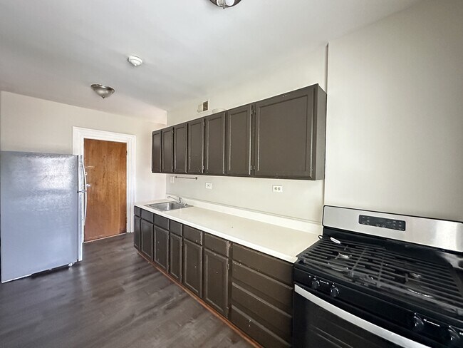Building Photo - 6710 S Claremont Ave