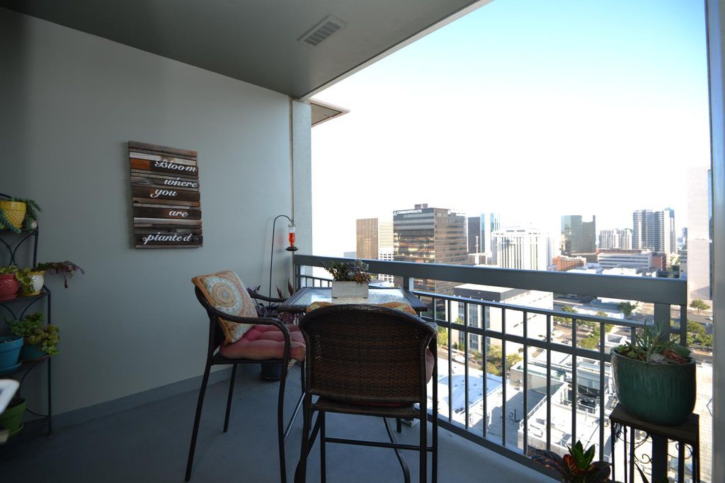 Balcony South Facing - 300 W Beech St