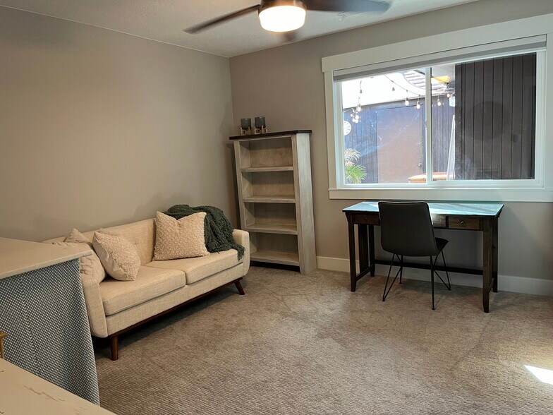 Building Photo - 55 E 700 S