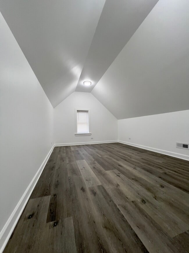 Building Photo - 4537 S Hermitage Ave