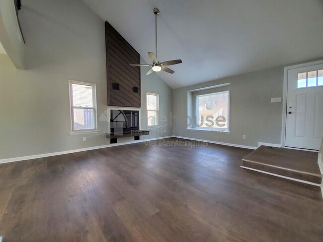 Building Photo - 1553 Beachview Dr